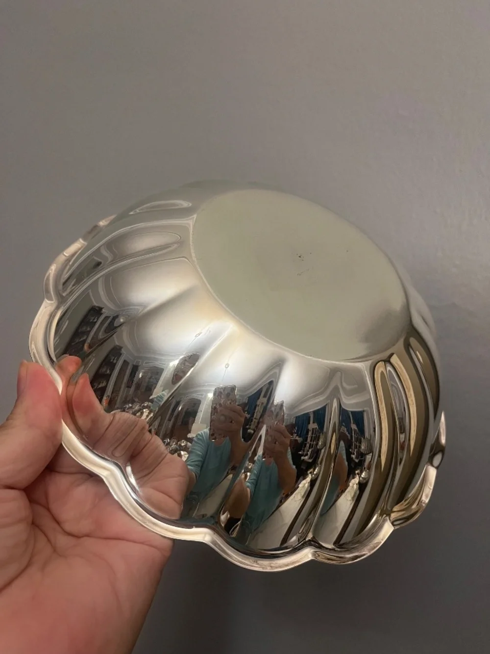 Vintage Reed & Barton Silver Plated Serving 8” Bowl / Scalloped Fluted Bowl